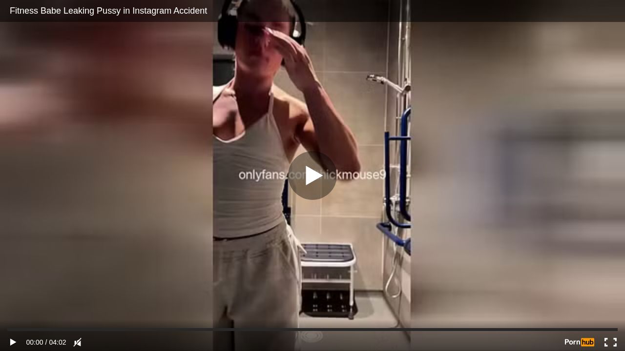 Fitness Babe Leaking Pussy in Instagram Accident
